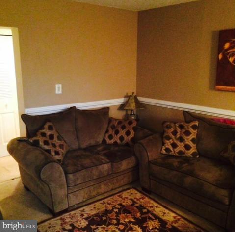 2220 Castle Rock Square, Unit 11C Reston, VA 20191 - Photo 7 of 18 Living Room