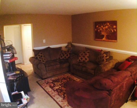 2220 Castle Rock Square, Unit 11C Reston, VA 20191 - Photo 8 of 18 Living Room