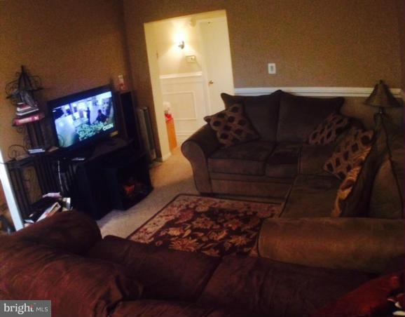 2220 Castle Rock Square, Unit 11C Reston, VA 20191 - Photo 10 of 18 Living Room
