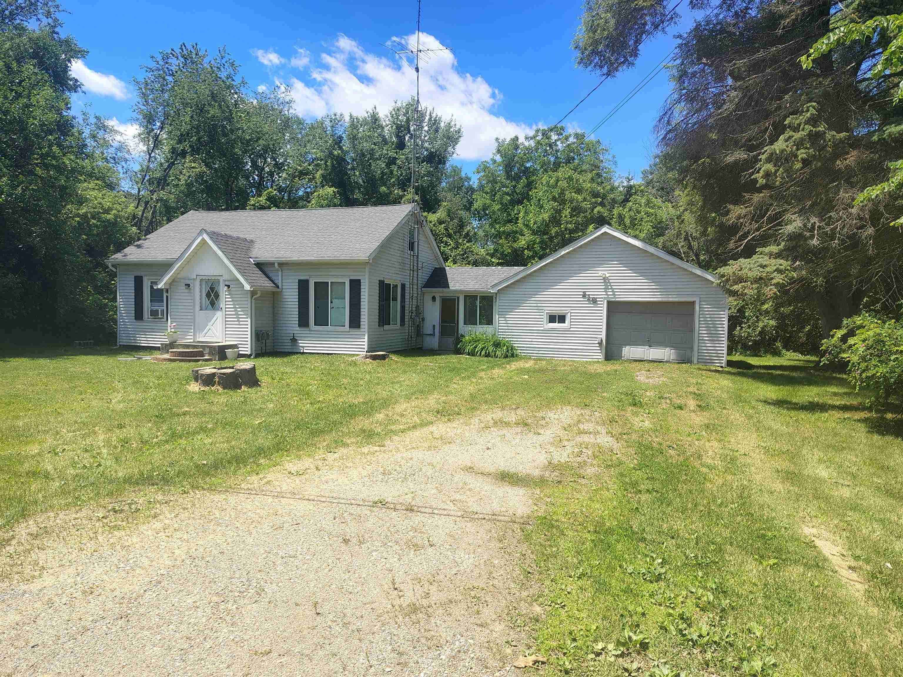 210 Doepker Road Owosso, MI 48867 - Photo 2 of 33