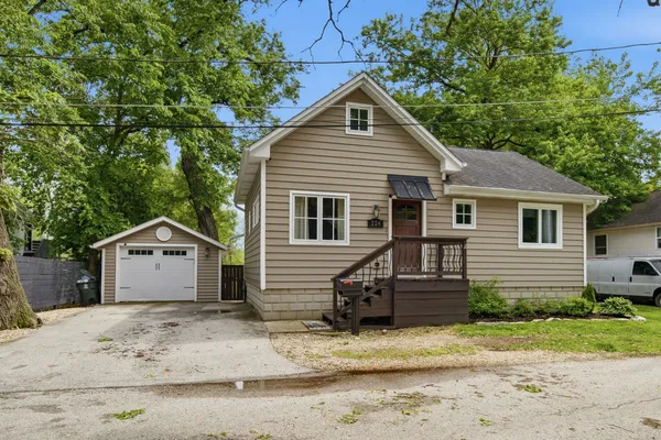 $310,000 | 224 Oak Street, New Lenox, IL 60451