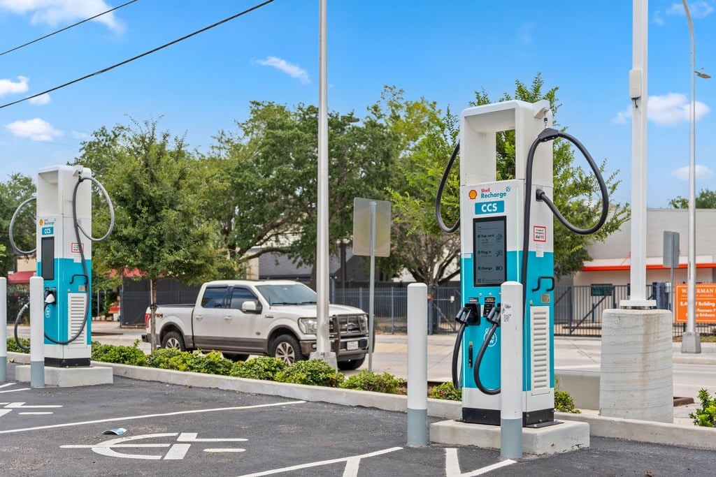1128 West 26th Street Houston, TX 77008 - Photo 48 of 48 Charging station close by