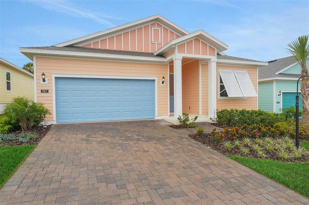 987 Fiesta Key Circle Lady Lake, FL 32159 - Photo 4 of 39 a front view of house with yard