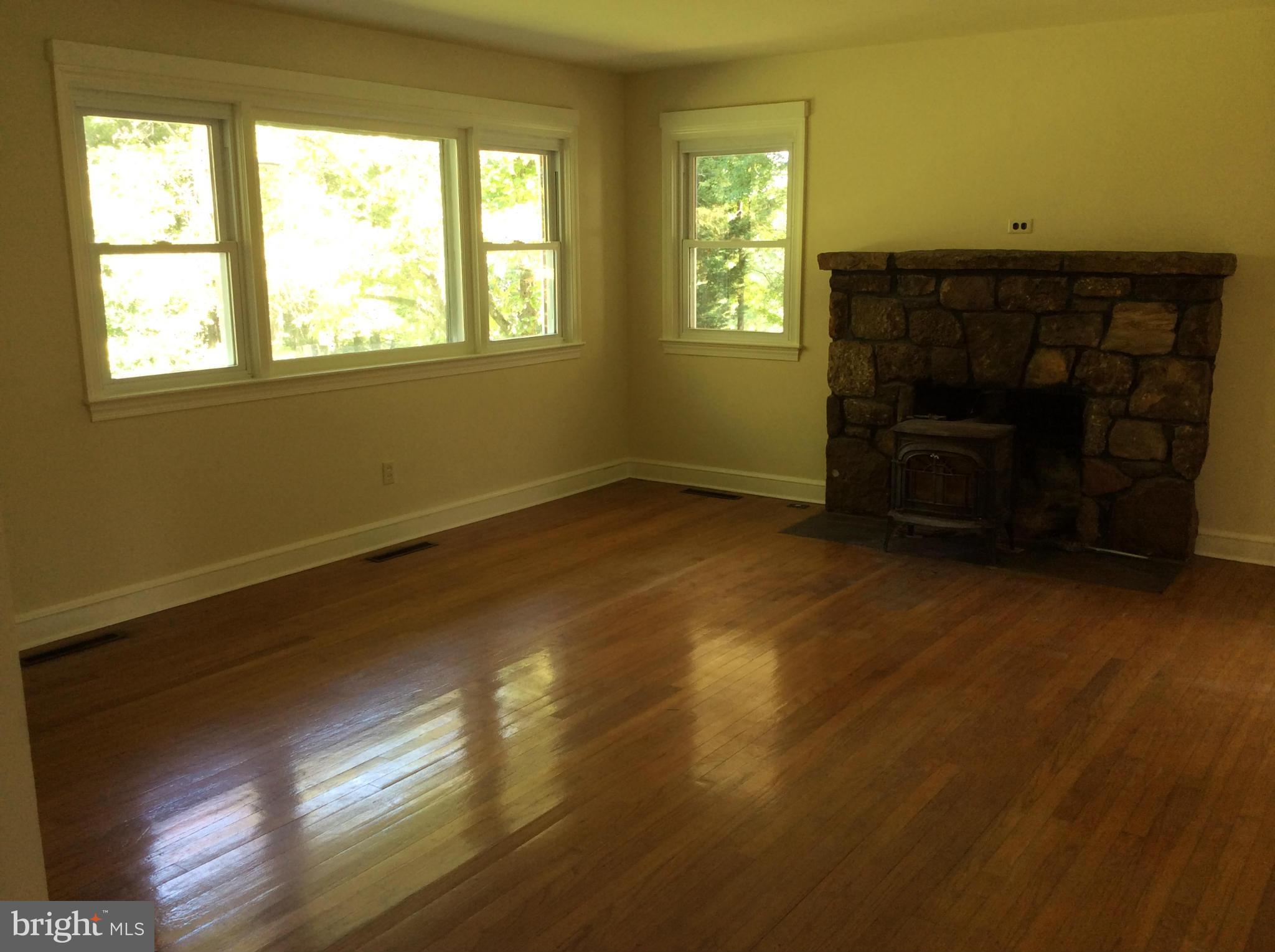 85 Algonquin Road North East, MD 21901 - Photo 10 of 21 Living Room