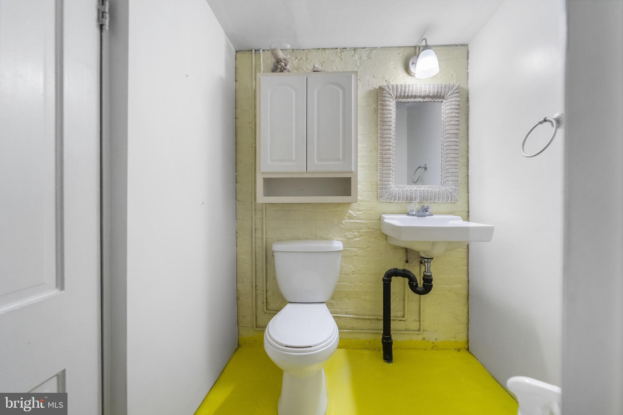 4412 Falls Road Baltimore, MD 21211 - Photo 24 of 30 Powder-room