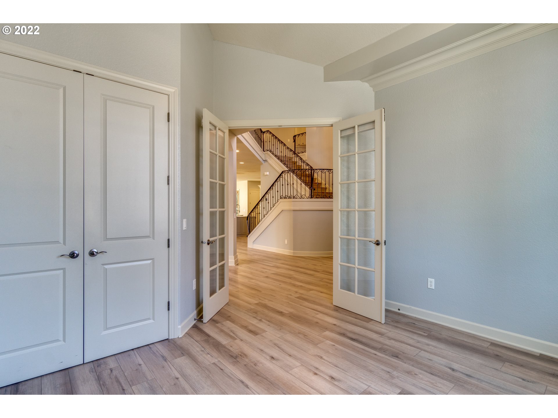 606 Northwest 24th Circle Camas, WA 98607 - Photo 3 of 32