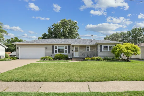 $220,000 | 1839 West 38th Place, Davenport, IA 52806