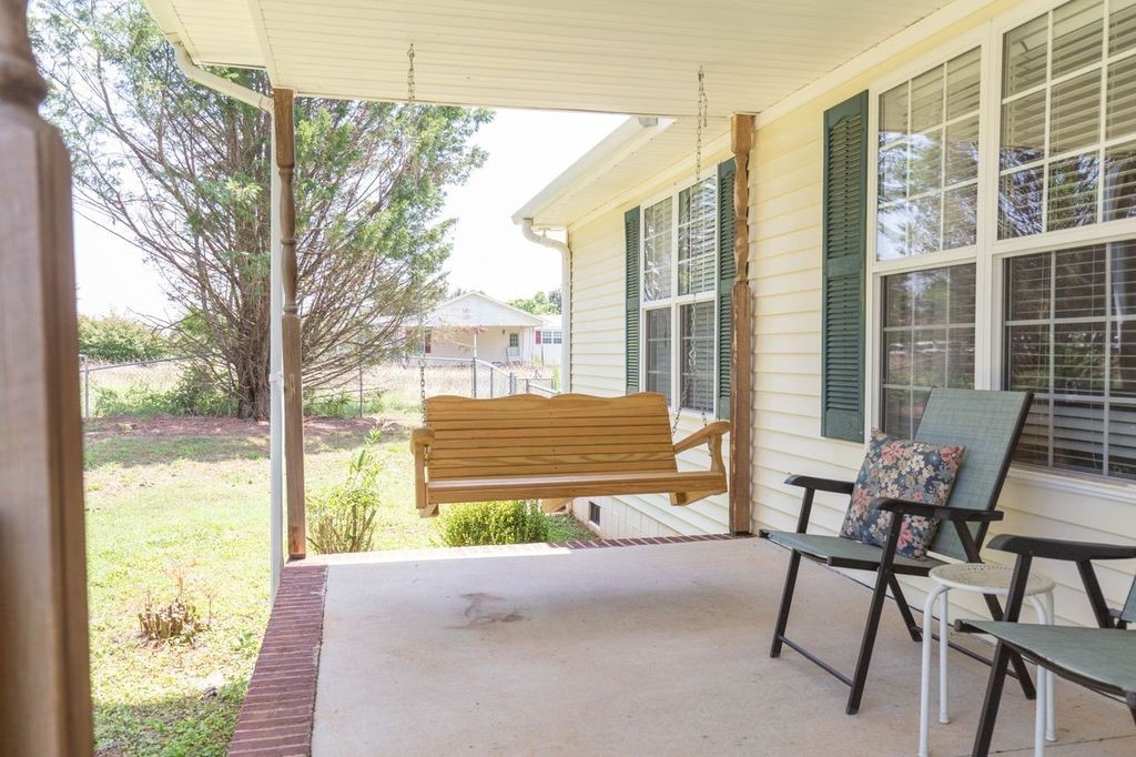 186 Woody Terry Road Seneca, SC 29678 - Photo 6 of 36 Gallery Image 6
