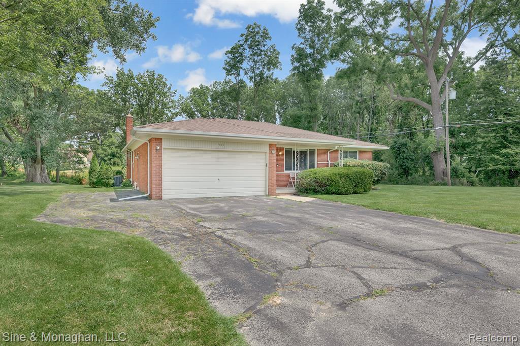 1901 Kemp Road Bloomfield Hills, MI 48302 - Photo 3 of 35