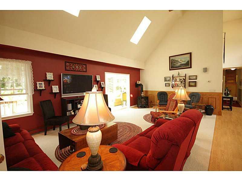 5 Yankees Way Boothbay, ME 04544 - Photo 16 of 34 Living Room.