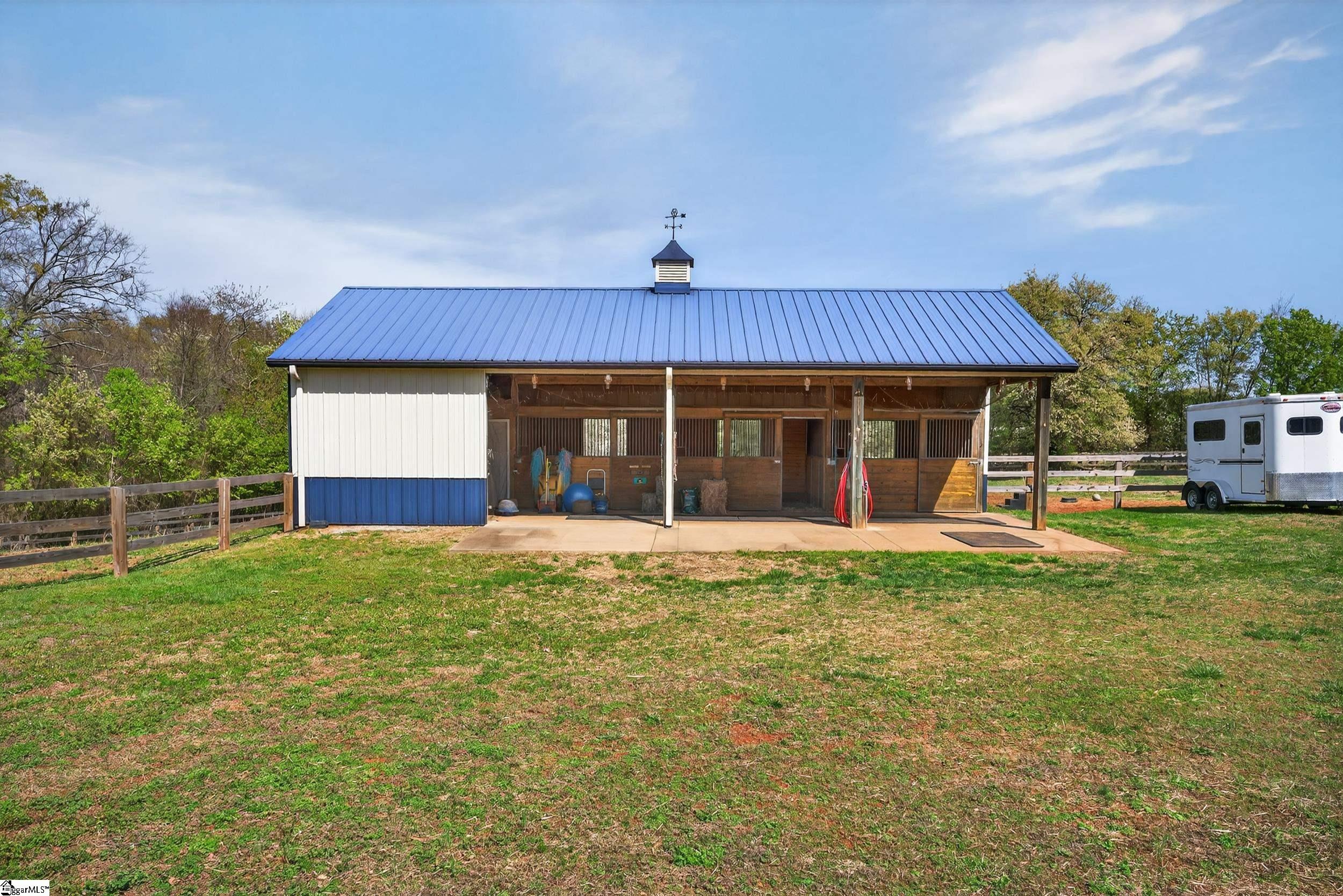 341 State Rd S-42-986 Chesnee, SC 29323 - Photo 27 of 37 3 stall Morton barn with tack and hay storage