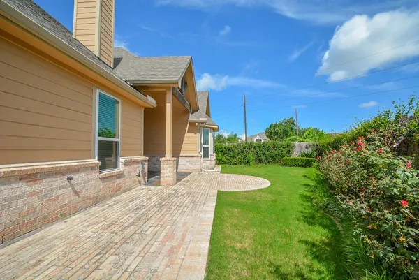 $3,000 | 6411 Edinburgh Court, Sugar Land, TX 77479