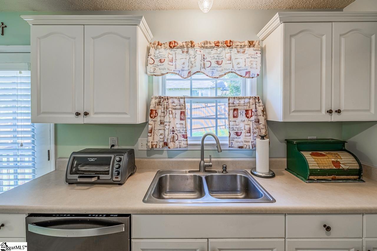 11 Parker Road Taylors, SC 29687 - Photo 12 of 29 Gallery Image 12