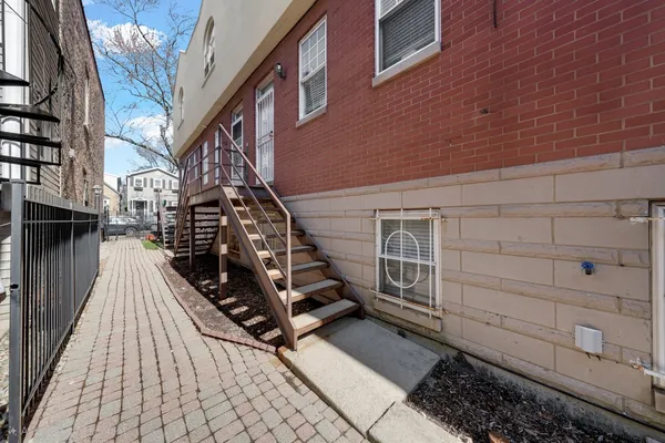 $4,300 | 1733 West Crystal Street, Unit C, Chicago, IL 60622