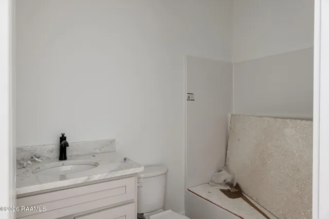 $299,000 | 905 Broyles Lane, Unit 400, Youngsville, LA 70592