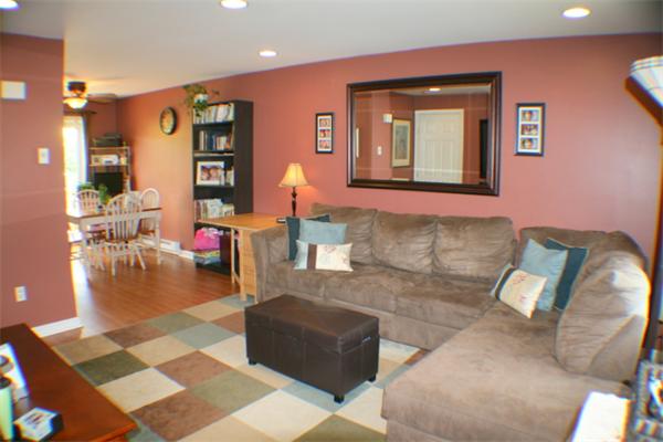 1 Fawn Ridge, Unit 1 Brookfield, CT 06804 - Photo 14 of 23 a living room with furniture and a mirror