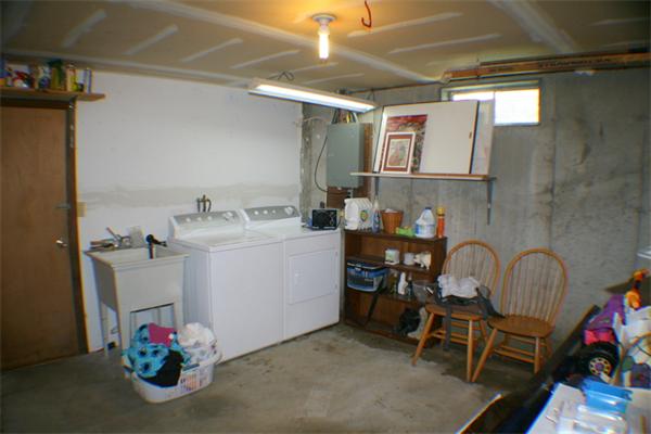 1 Fawn Ridge, Unit 1 Brookfield, CT 06804 - Photo 21 of 23 a utility room with sink dryer and washer
