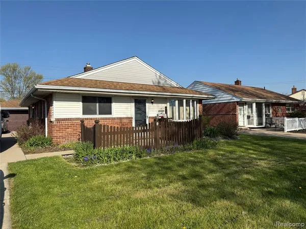 $180,000 | 18530 Matthews Street, Riverview, MI 48193