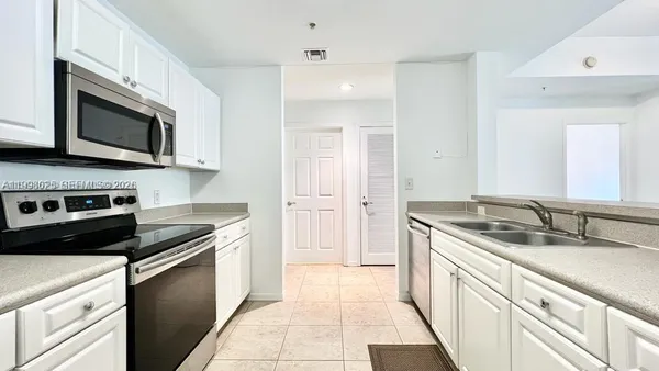 $2,500 | 1200 Town Center Drive, Unit 201, Jupiter, FL 33458