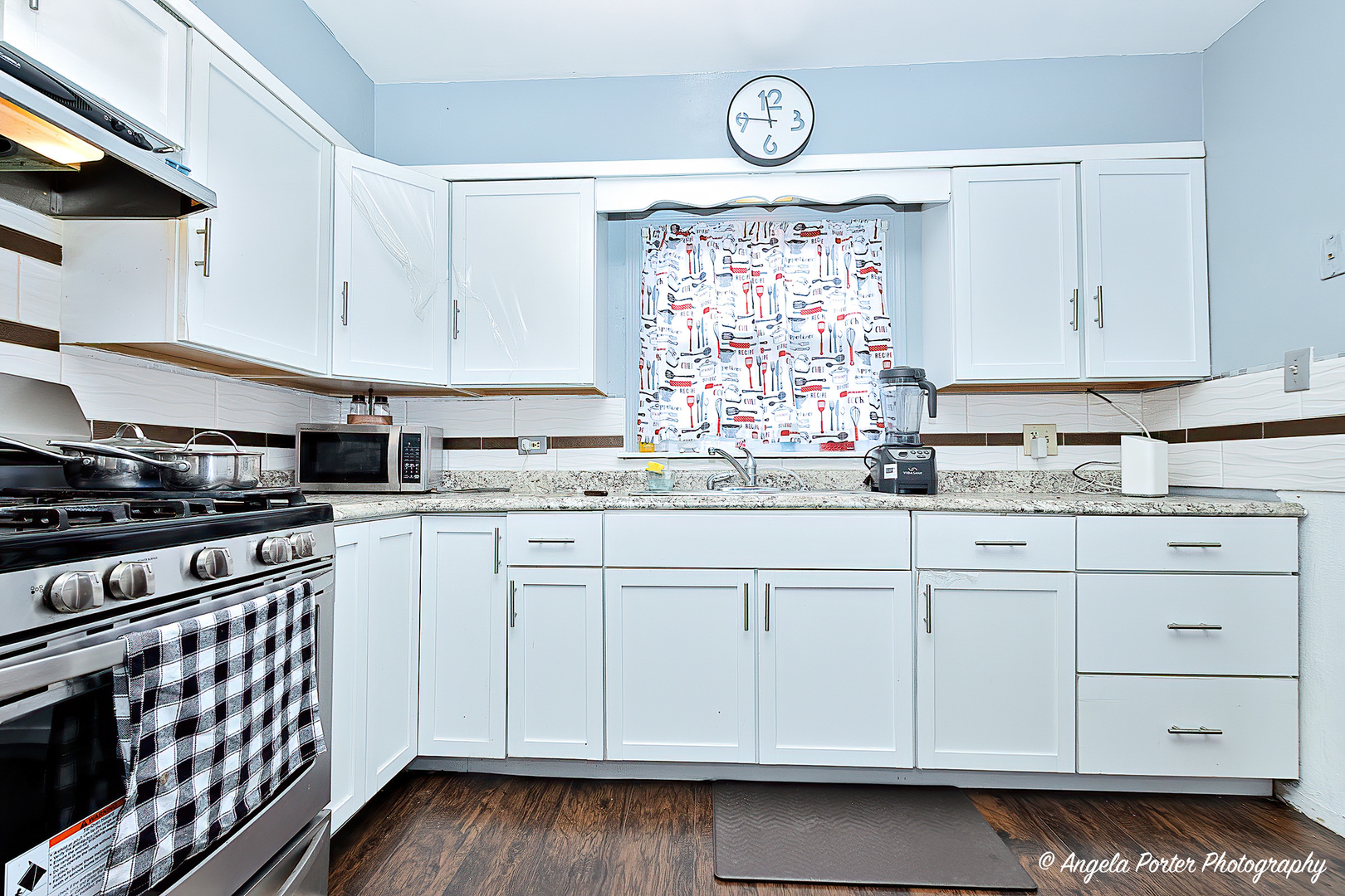 43 Lippincott Road Fox Lake, IL 60020 - Photo 11 of 31 a kitchen with stainless steel appliances granite countertop a sink a stove and cabinets