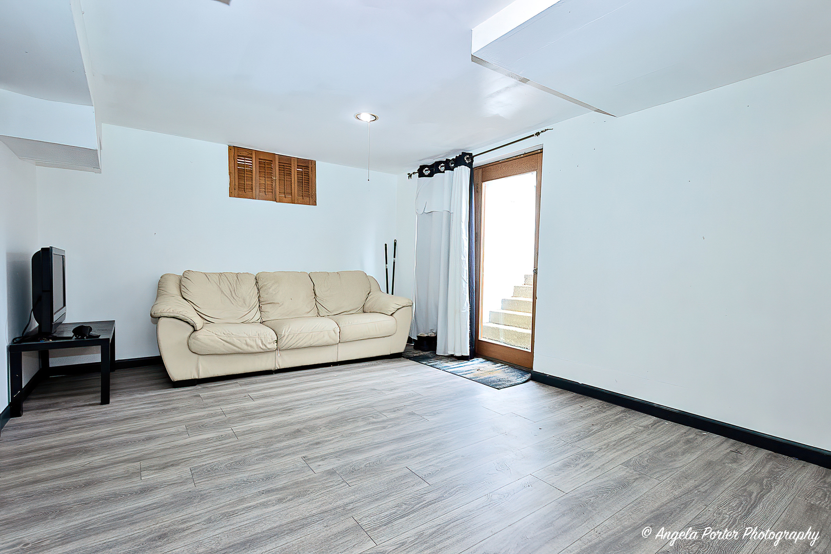 43 Lippincott Road Fox Lake, IL 60020 - Photo 21 of 31 a living room with furniture and a wooden floor