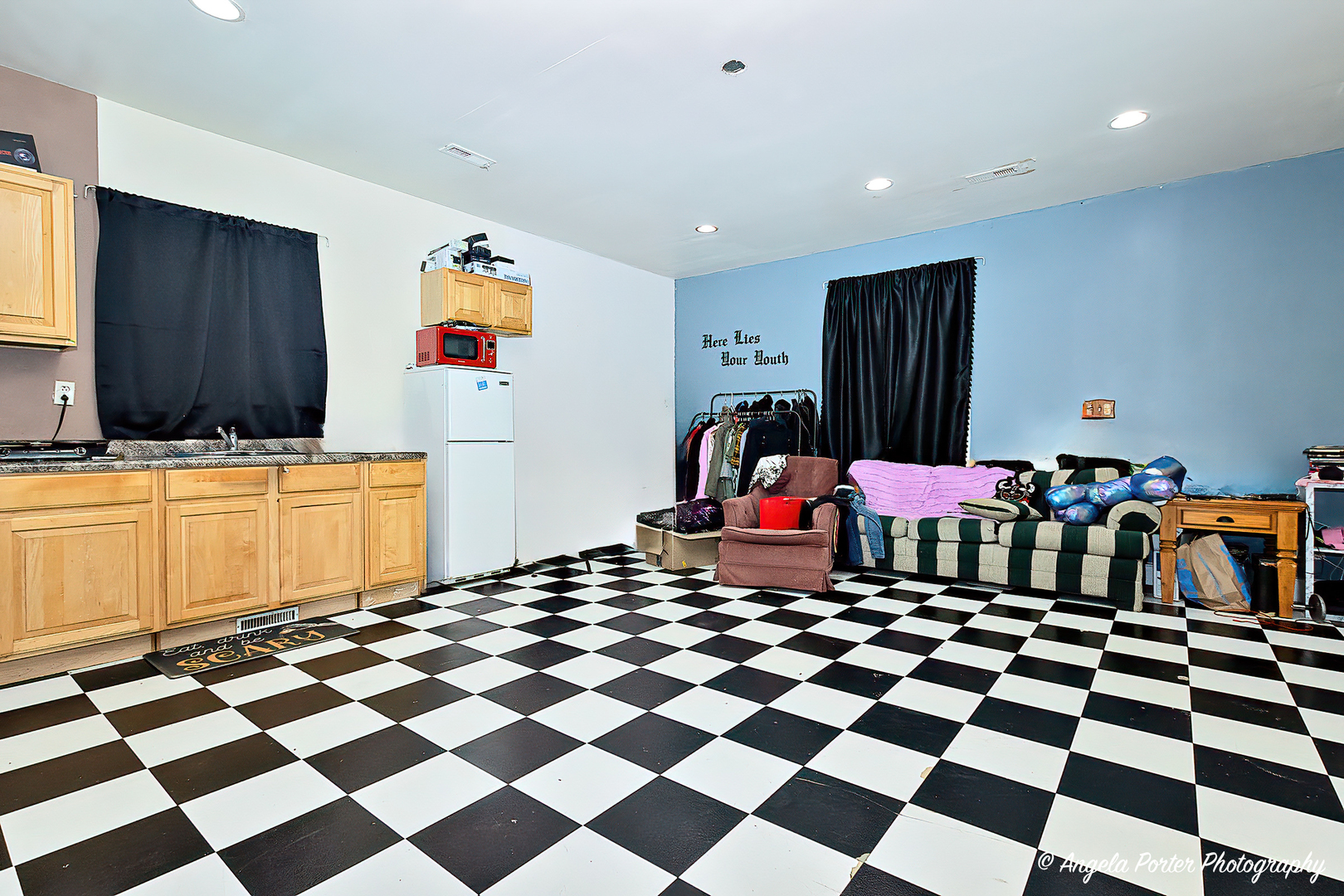 43 Lippincott Road Fox Lake, IL 60020 - Photo 23 of 31 a black and white checkered floor