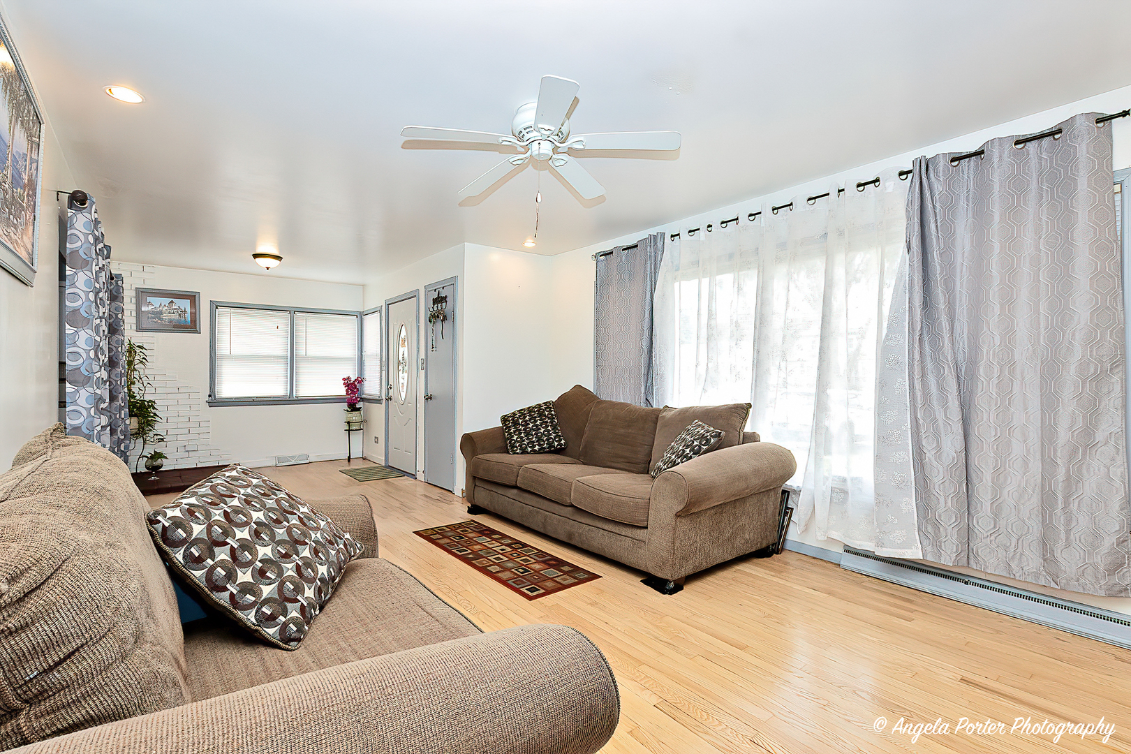 43 Lippincott Road Fox Lake, IL 60020 - Photo 5 of 31 a living room with furniture and a chandelier