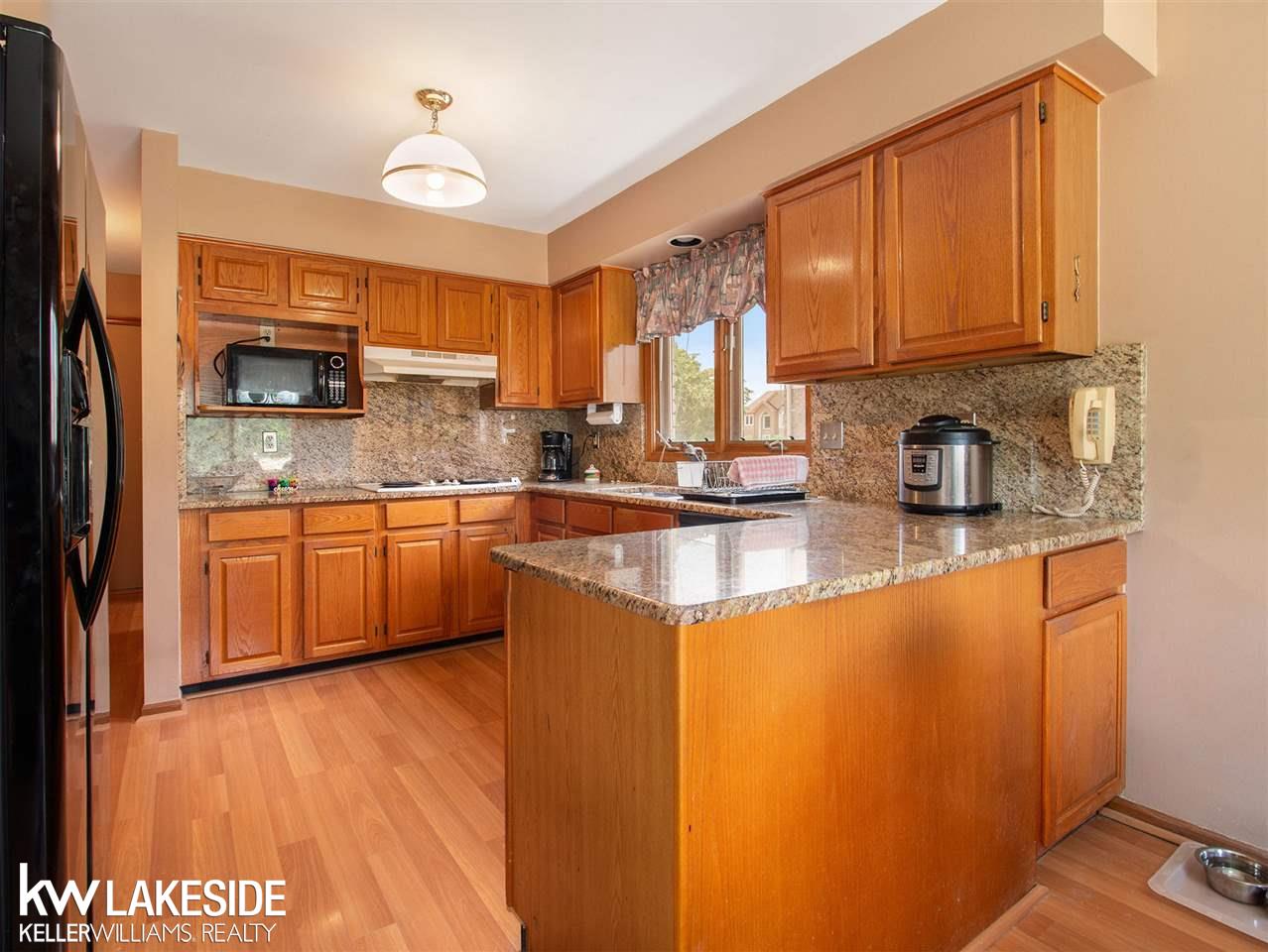 906 Jordan Drive Troy, MI 48098 - Photo 22 of 35 50017104-21.JPG