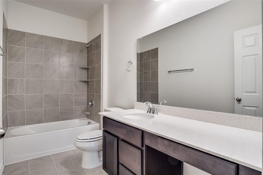 329 Fallbrook Drive Aledo, TX 76008 - Photo 19 of 33 a bathroom with a sink a toilet and bathtub