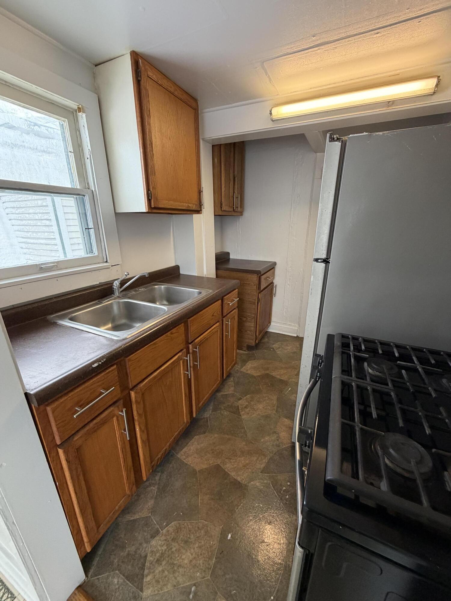 415 Davis Street Kalamazoo, MI 49007 - Photo 15 of 27 Photo Dec 29 2025, 11 10 38 AM
