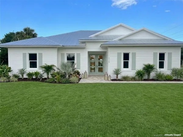 $699,000 | 918 Southeast Hibiscus Avenue, Stuart, FL 34996