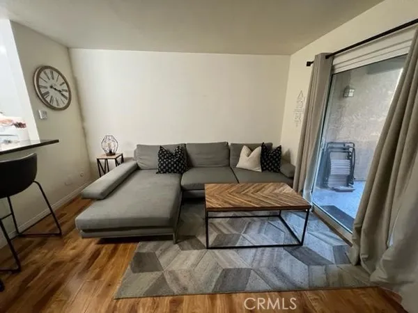 $2,100 | 7120 Carlson Circle, Unit 284, Canoga Park, CA 91303