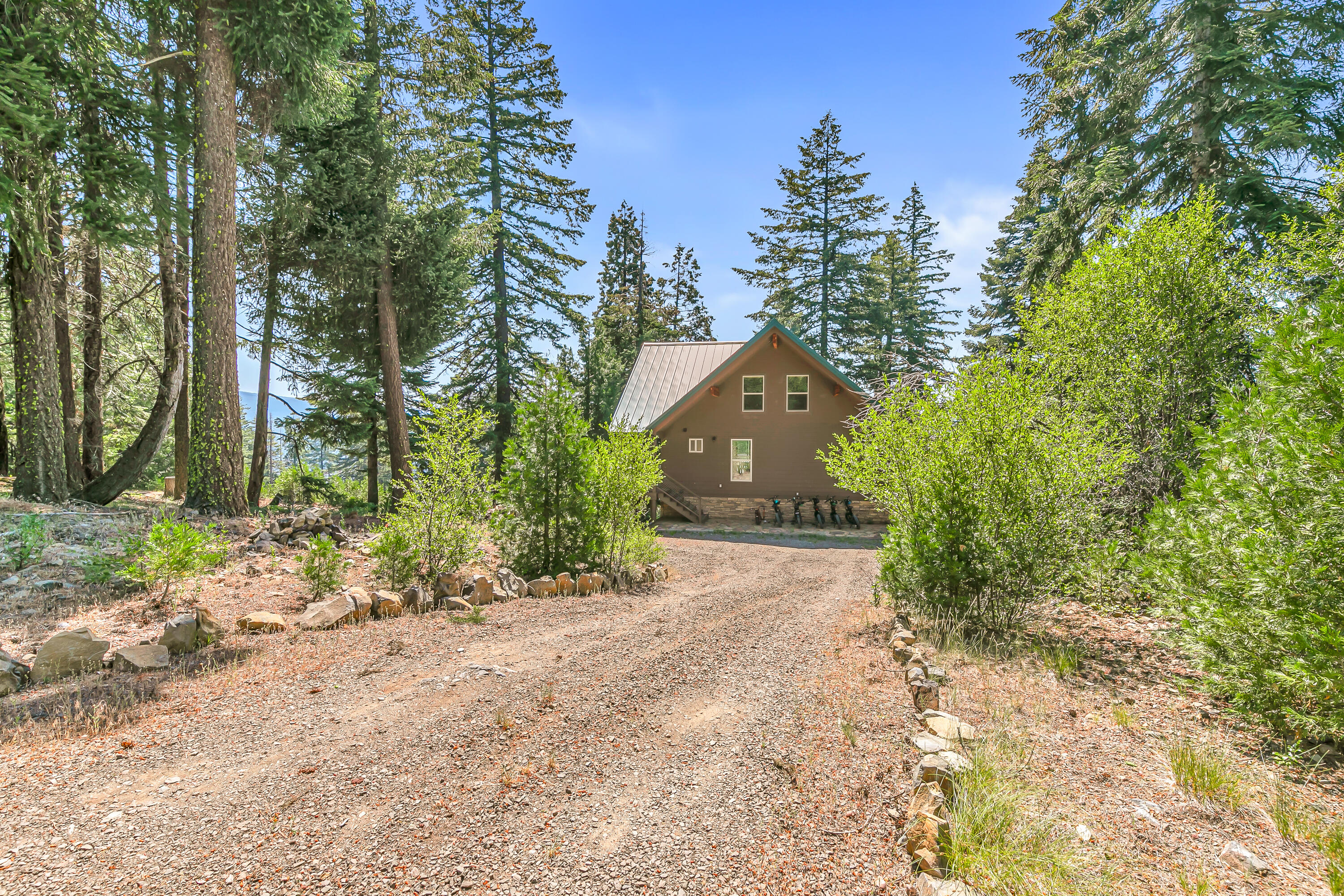 2042 Hyatt Prairie Road Ashland, OR 97520 - Photo 2 of 45 9R9A2303