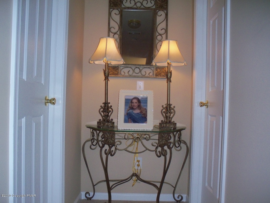 2091 Totteridge Road Bushkill, PA 18324 - Photo 25 of 29 Hallway
