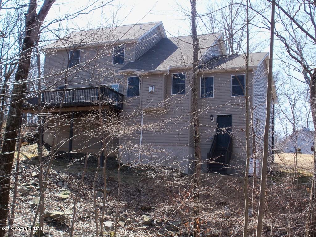2091 Totteridge Road Bushkill, PA 18324 - Photo 3 of 29 Rear of Home