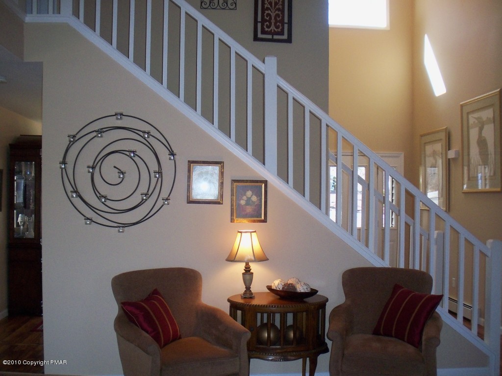 2091 Totteridge Road Bushkill, PA 18324 - Photo 5 of 29 LIVING ROOM 2
