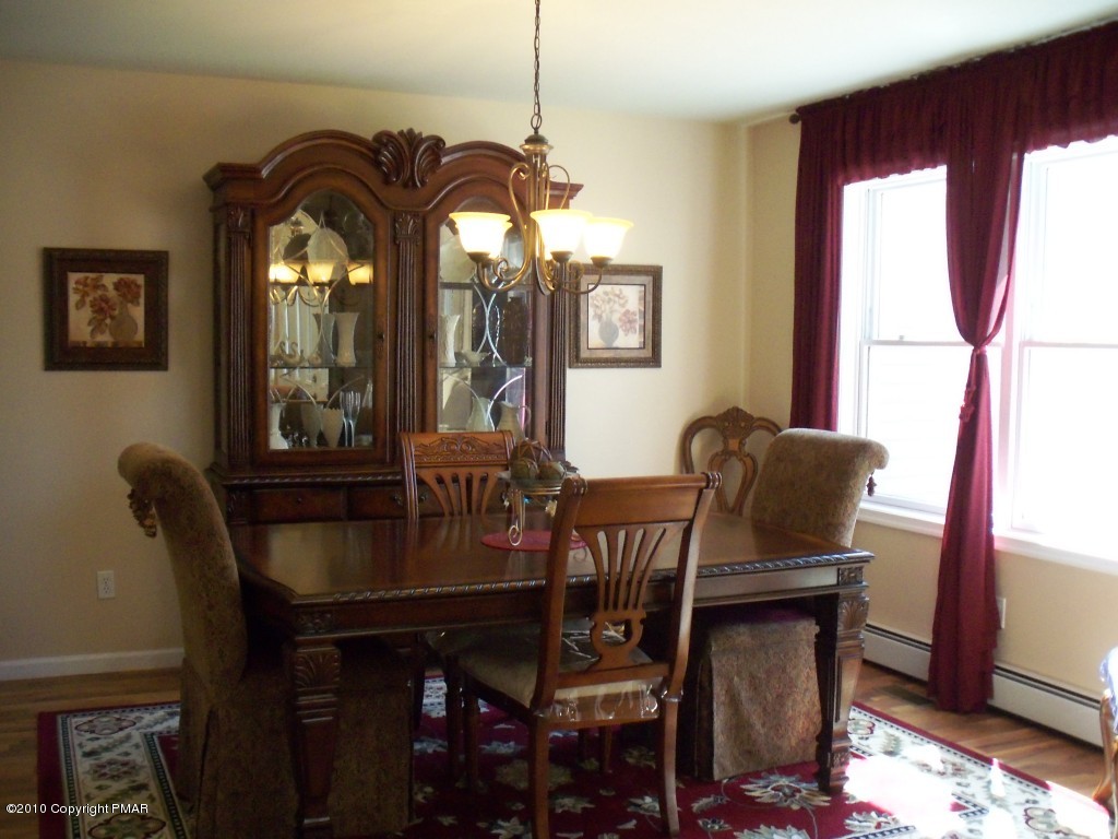 2091 Totteridge Road Bushkill, PA 18324 - Photo 6 of 29 Dining Room