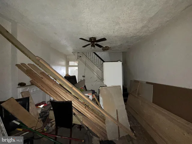 a view of entryway and hall