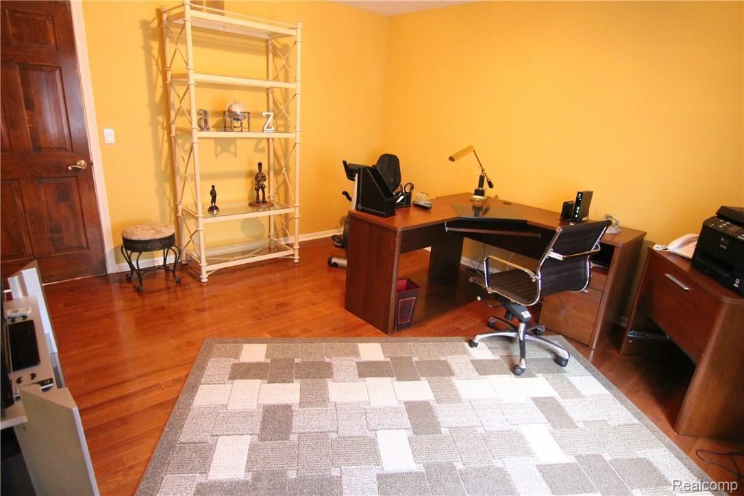 3178 Hedgewood Lane Rochester, MI 48309 - Photo 31 of 40 Hedgewood Ln Bedroom 1.jpg