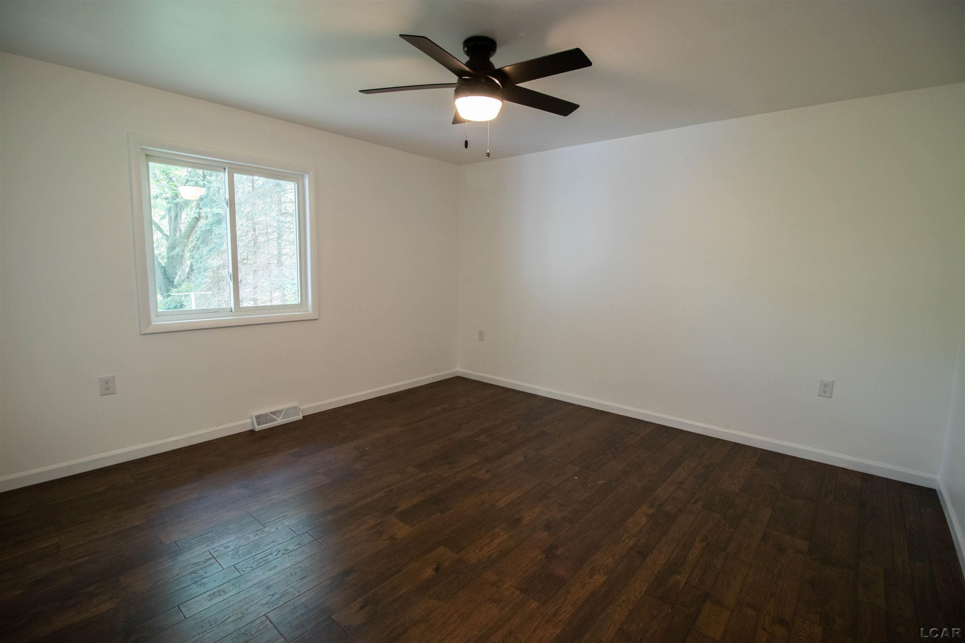 2121 East Carleton Road Adrian, MI 49221 - Photo 25 of 40 50085642-24.JPG