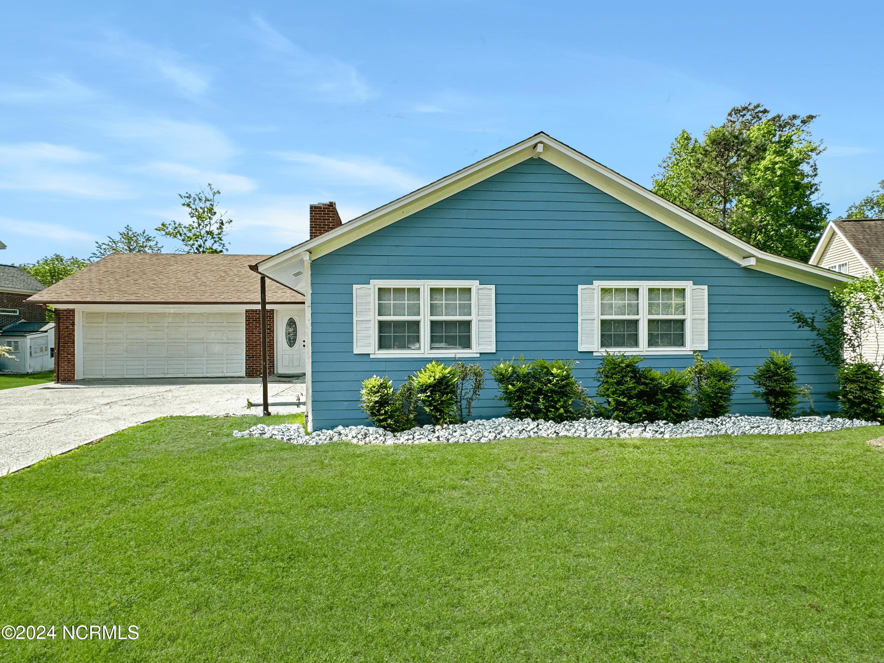 111 Hickory Circle Hampstead, NC 28443 - Photo 2 of 45 7e60bbeecf5fd7d35cb9a511844de63b7e3412e4