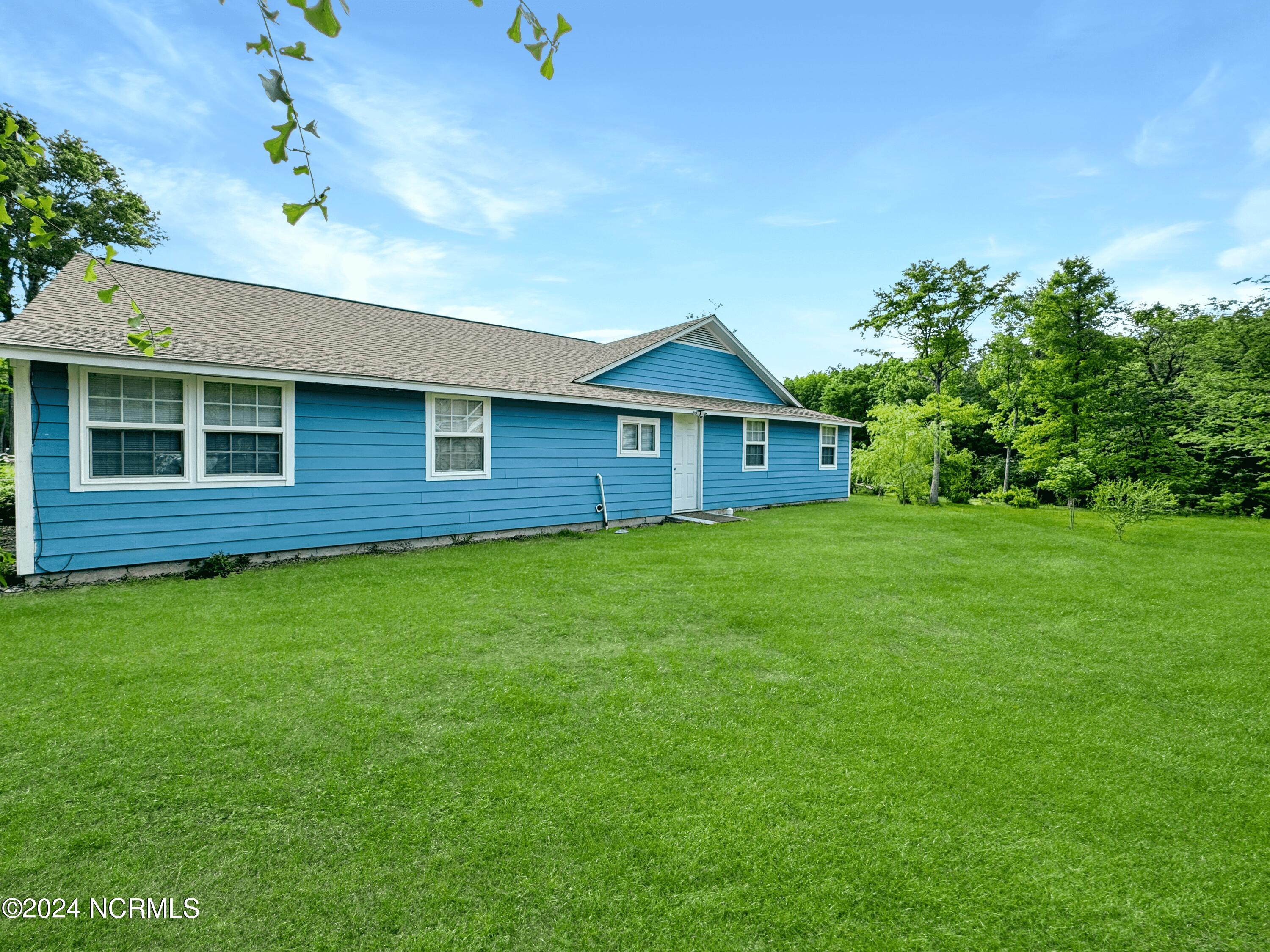 111 Hickory Circle Hampstead, NC 28443 - Photo 3 of 45 6a08fd0cf1f4e15cc6bdc7726be555ba2895e57e