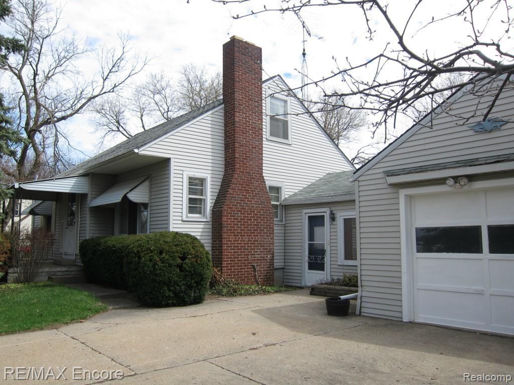 1424 North Genesee Road Burton, MI 48509 - Photo 2 of 26 N. Genesee