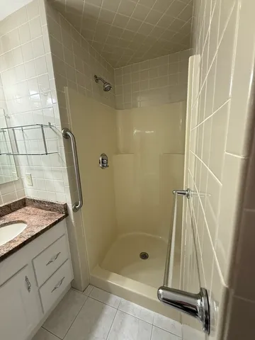 $2,200 | 45 Christopher Drive, Unit 142, Methuen, MA 01844