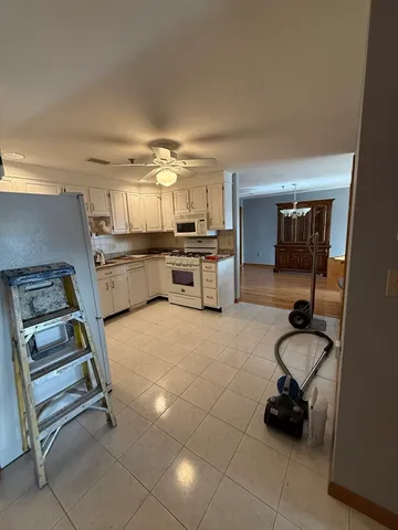 $2,200 | 45 Christopher Drive, Unit 142, Methuen, MA 01844