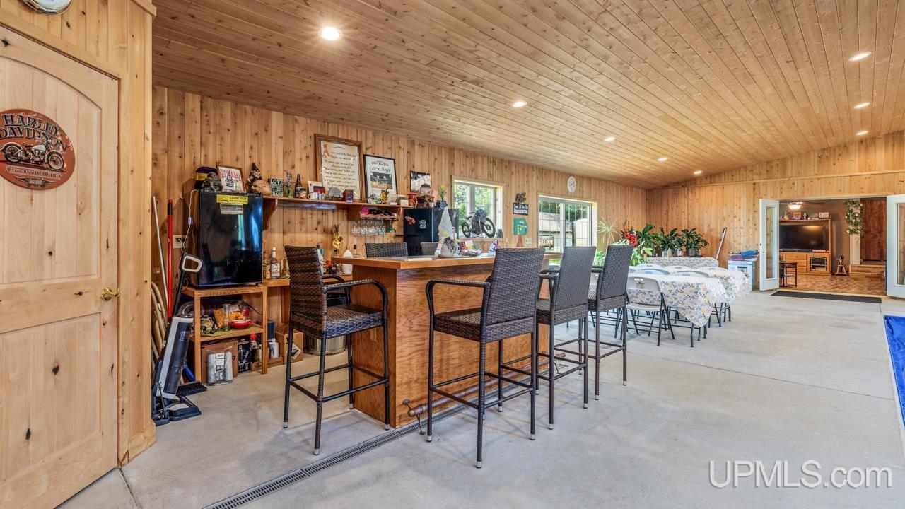 4860 Danforth Road Escanaba, MI 49829 - Photo 10 of 42