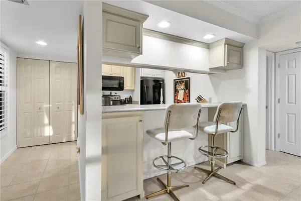 $2,200 | 13 Plantation Drive, Unit 204, Vero Beach, FL 32966