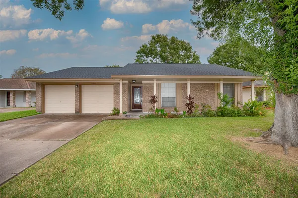 $2,100 | 15707 Caprock Drive, Webster, TX 77598