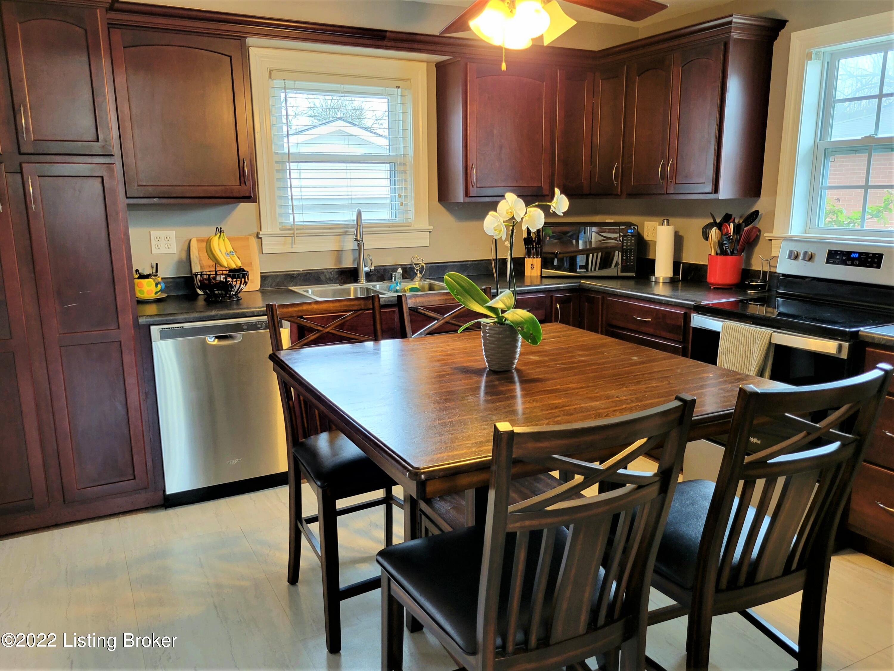 4907 Maryman Road Louisville, KY 40258 - Photo 16 of 42 Fabulous Kitchen Remodel!!
