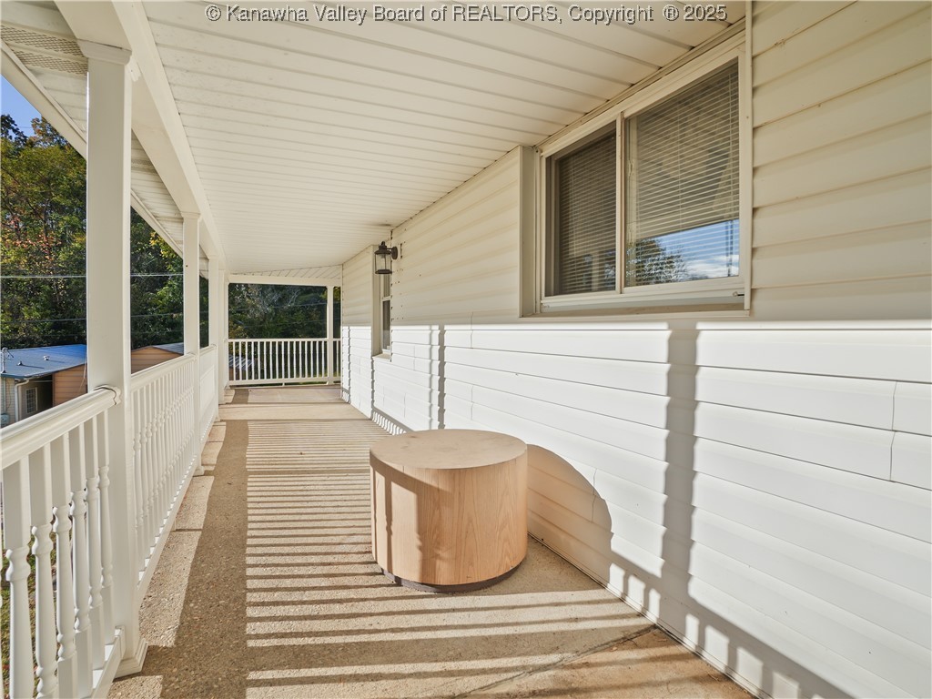 808 Stover Road Dunbar, WV 25064 - Photo 9 of 44 Gallery Image 9